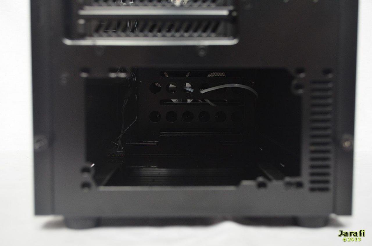 [24/09/2013] Lian Li PC-7HX (26)