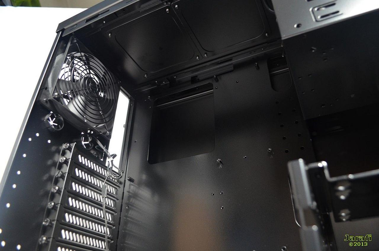 [24/09/2013] Lian Li PC-7HX (38)