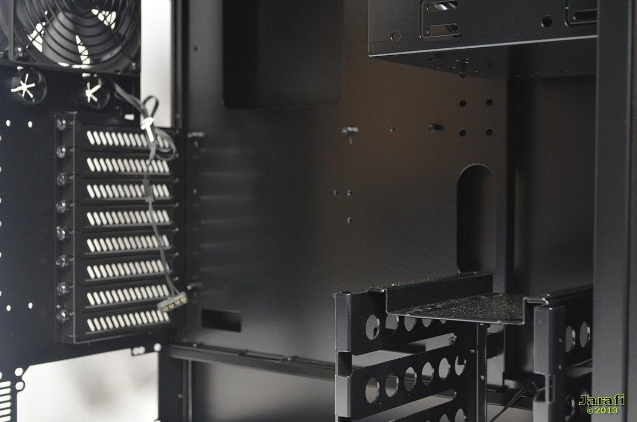 [24/09/2013] Lian Li PC-7HX (44)