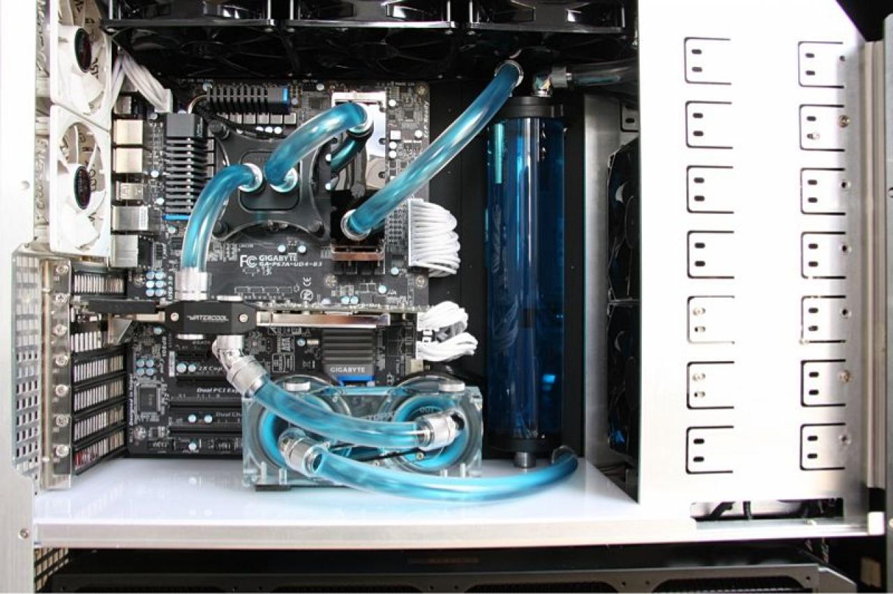 [18/09/2013] Update vom 19.09. mit neuen wassergekühlten PCs (33)