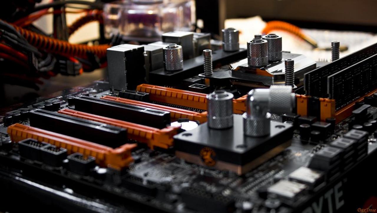 [18/09/2013] Update vom 19.09. mit neuen wassergekühlten PCs (65)