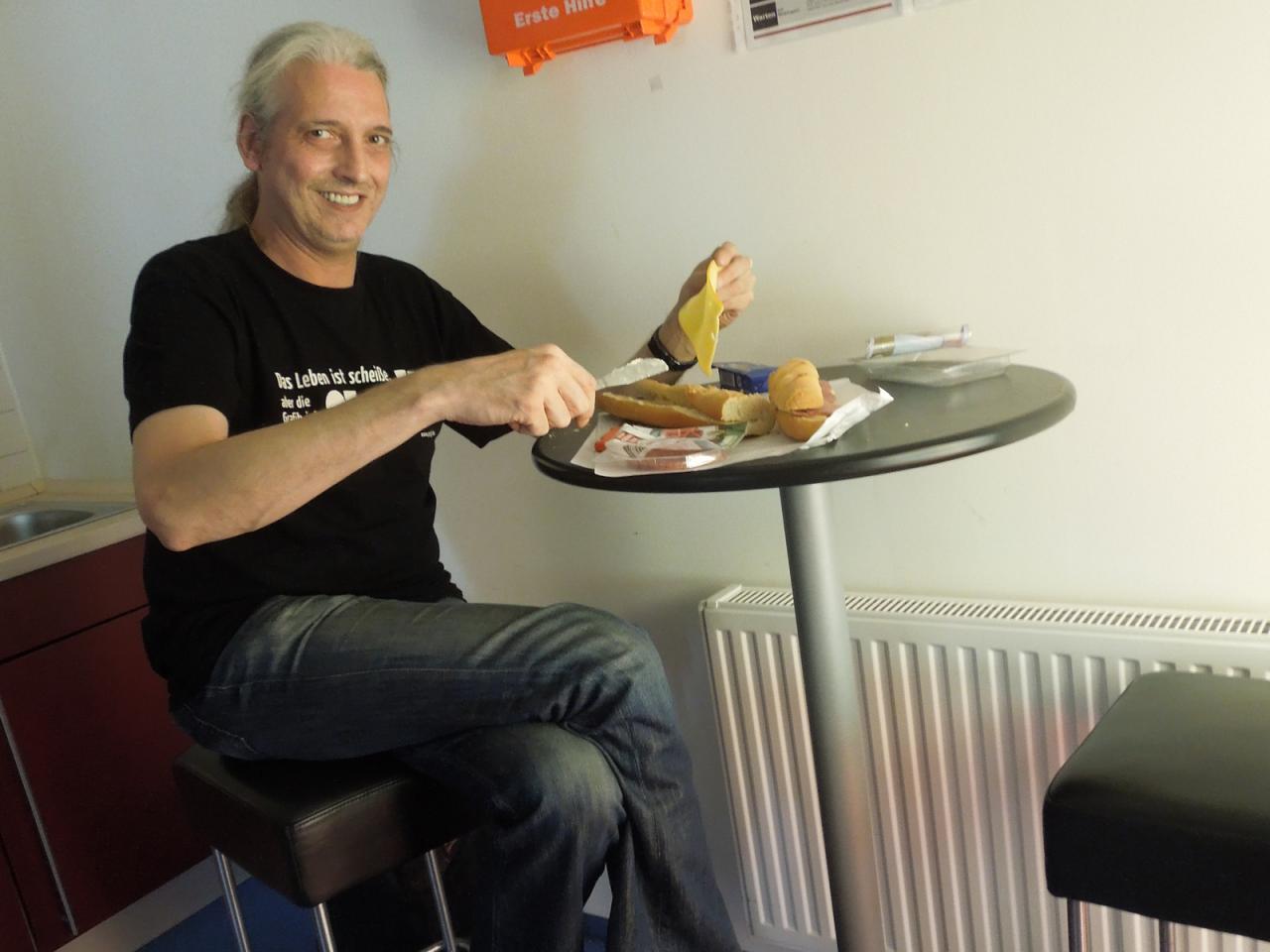 [06/09/2013] Vive le Franck, Entschuldigung la France, denkt sich unser Spieleonkel, der nicht nur ein großer Fan von Paris und der Côte D'Azur ist sondern auch das landestypische Brot sehr mag. Und um sich von seinen virtuellen Geschichtsunterricht, bei dem auch Gefechte gegen die Gallier anstehen, zu erholen, gönnt sich der Spiele jetzt ein typisch gallisches, äh französisches Baguette.