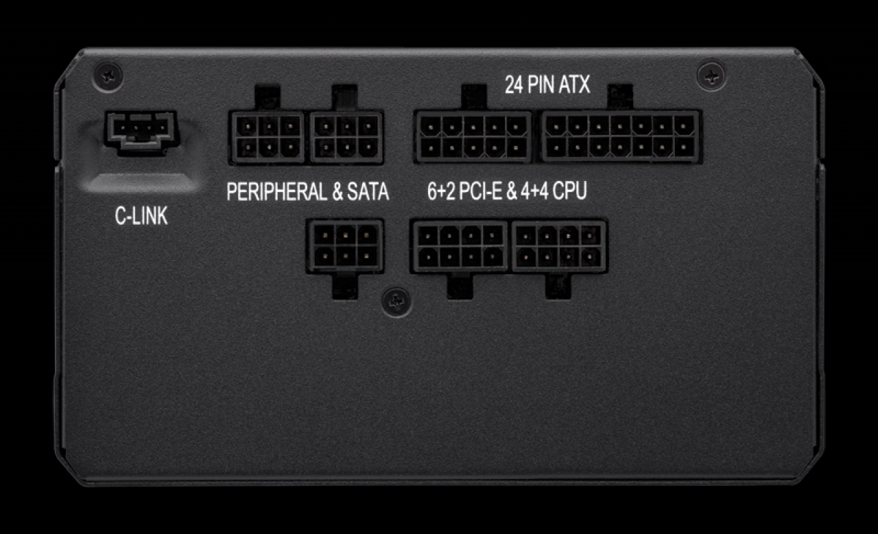 [13/09/2013] Gut zu erkennen ist der C-Link-Anschluss, sowie die modularen Kabelsteckplätze