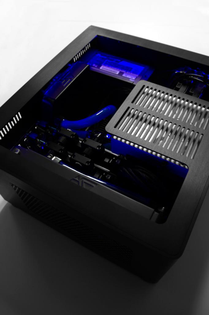 [19/09/2013] Steiger Dynamics Leet: Konfigurierbare High-End-Systeme im HTPC-Gehäuse veröffentlicht (7)