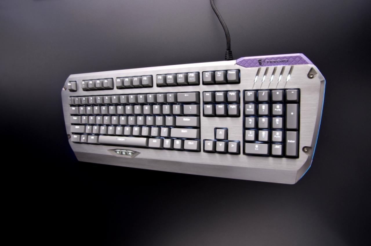 [17/09/2013] Tesoro Colada G3NL: Mechanische Tastatur mit Aluminiumgehäuse ab 160 Euro lieferbar - Exemplar in der Redaktion eingetroffen (1)