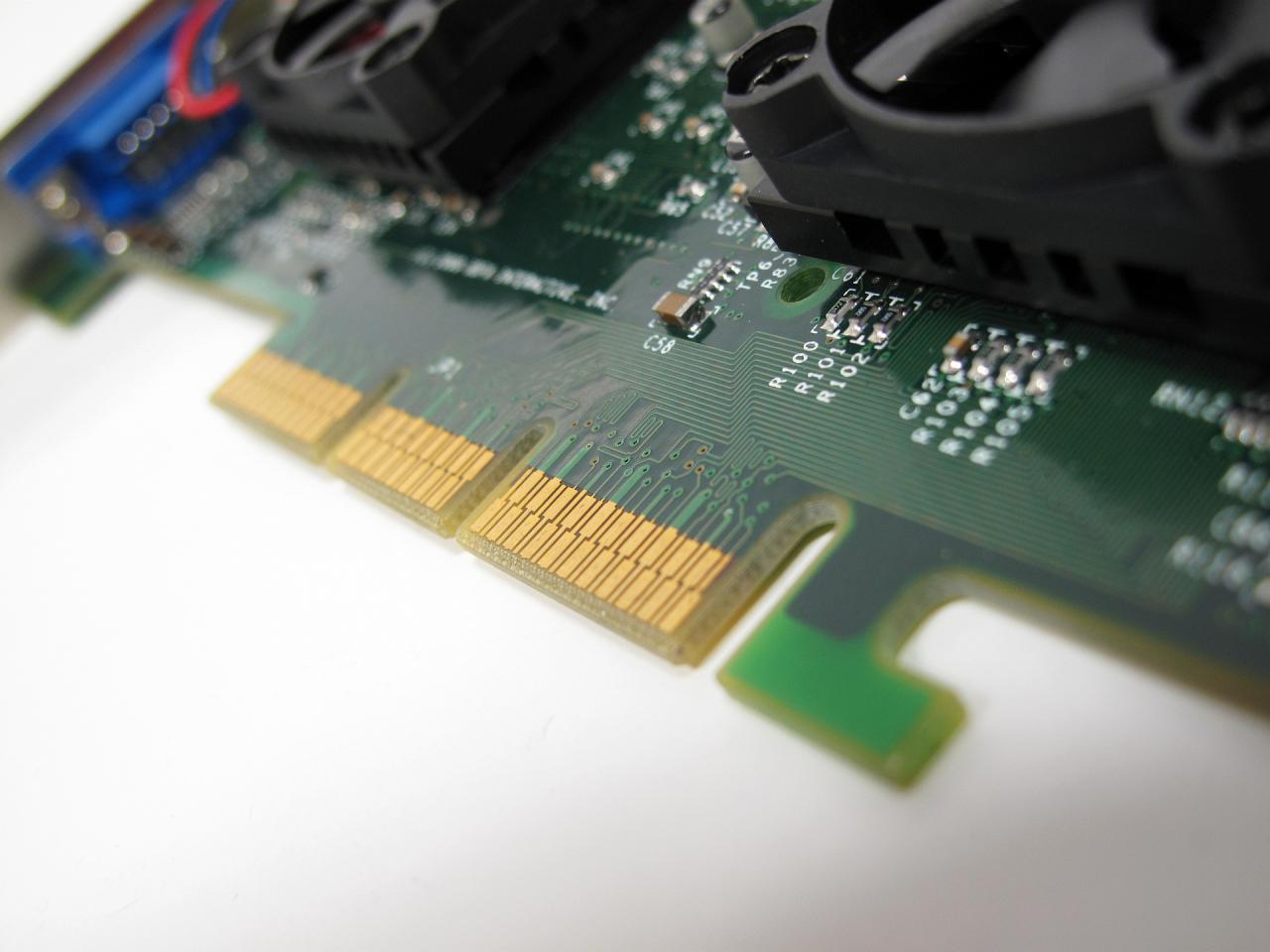 [23/09/2013] 3dfx Voodoo 5 5500 AGP 4x Revision A2-3300: AGP-4x-Kerbe