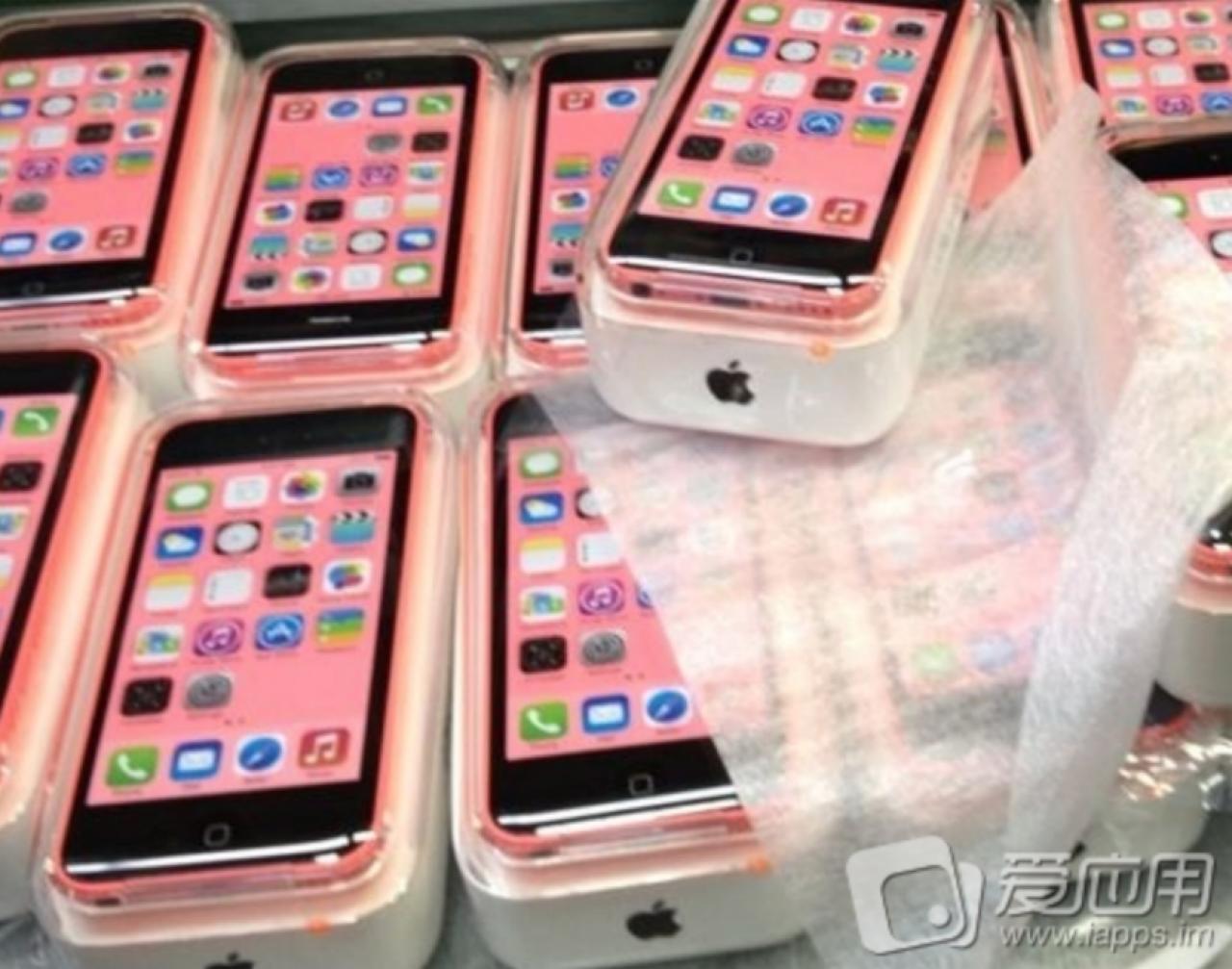 [02/09/2013] iPhone 5C: Fotos zeigen verpackte Exemplare und Handbuch