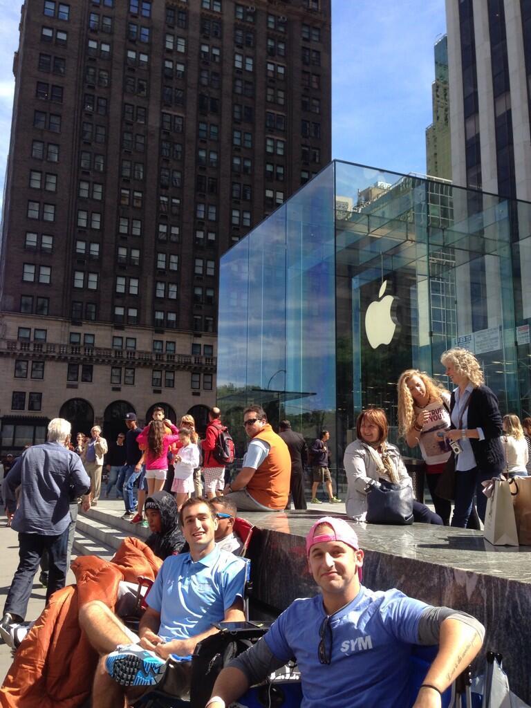 [07/09/2013] Release von iPhone 5S und 5C: Fans kampieren bereits vor Apple-Laden