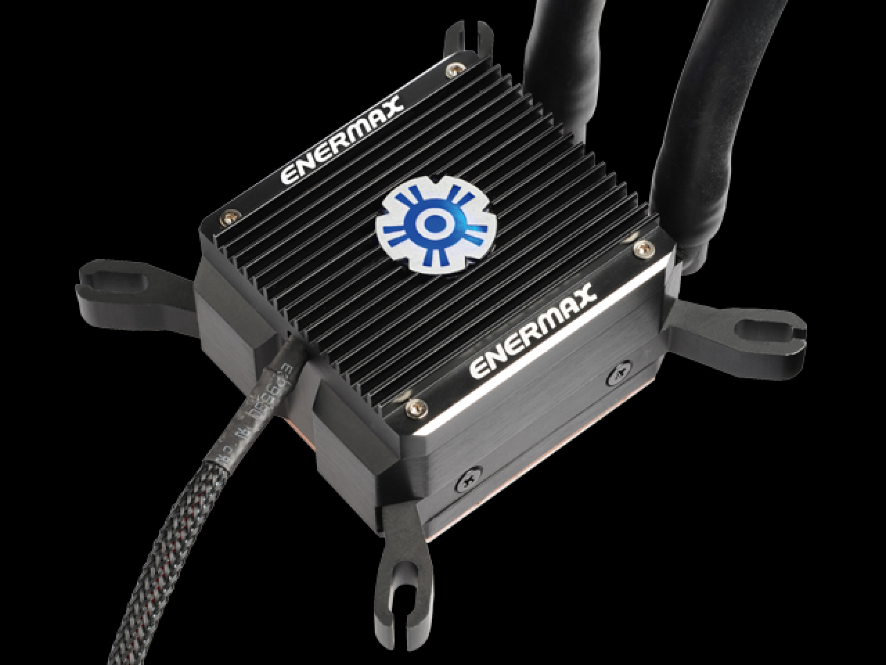 [17/10/2013] Enermax: Kompakt-Wasserkühlungen aus der Liqtech-Serie angekündigt (5)