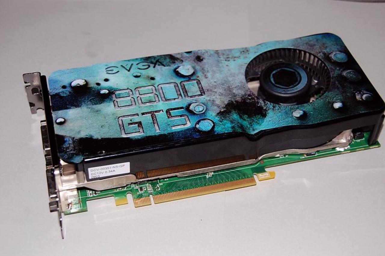 [11/10/2013] Update vom 13.10.: Titan schwitzt am Feuer, Asus Ares im Aktenkoffer, überlange Karten und mehr (14)