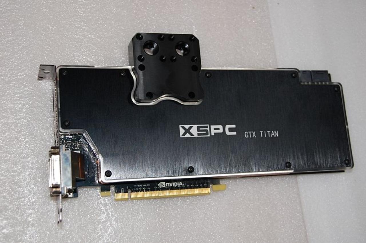 [11/10/2013] Update vom 13.10.: Titan schwitzt am Feuer, Asus Ares im Aktenkoffer, überlange Karten und mehr (42)