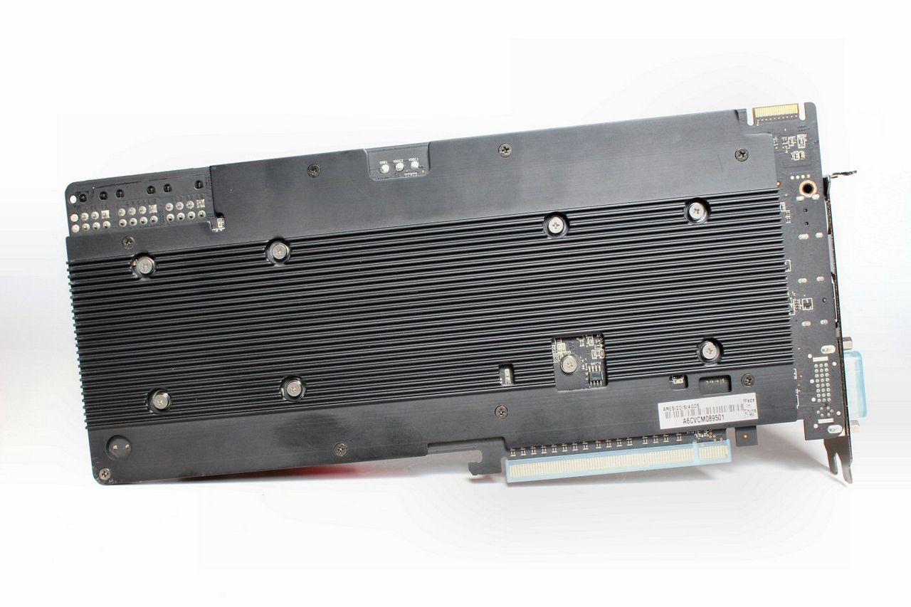 [11/10/2013] Update vom 13.10.: Titan schwitzt am Feuer, Asus Ares im Aktenkoffer, überlange Karten und mehr (22)