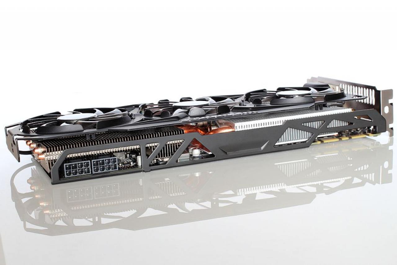 [11/10/2013] Update vom 13.10.: Titan schwitzt am Feuer, Asus Ares im Aktenkoffer, überlange Karten und mehr (35)