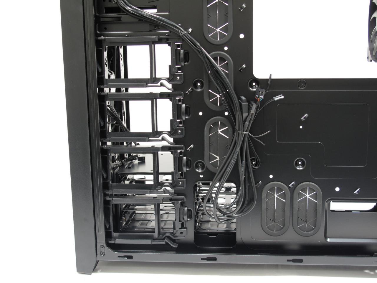 [09/10/2013] Corsair Obsidian 750D im Test: Hochwertige, aber auch teure Hardware-Behausung (6)