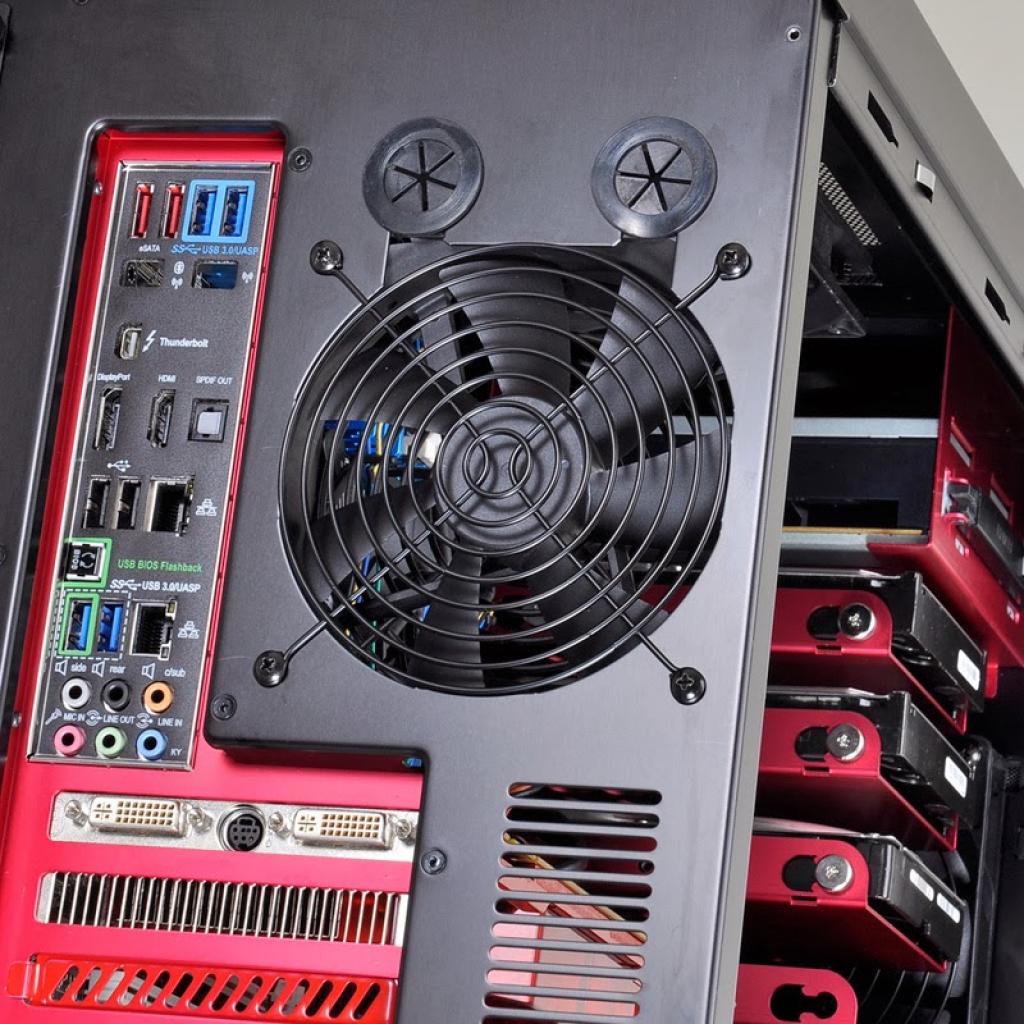 [28/11/2013] Lian Li PC-A51 Prototyp (4)