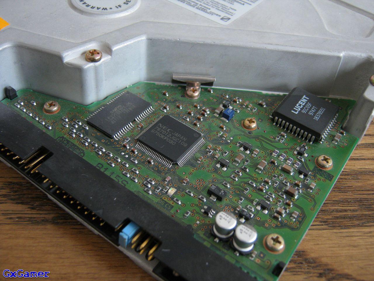 [29/11/2013] Update vom 29.11. mit Uralt-Festplatte im 5,25-Zoll-Format (5)