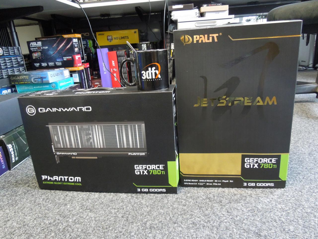 [22/11/2013] Wie jede Woche beschert uns Raff wieder ein Stillleben mit 3Dfx-Tasse - diesmal plus Geforce GTX 780 Ti. Natürlich haben wir beim Grafik-Guru nachgefragt, was er Ihnen denn mit diesem Arrangement zeigen möchte. Und wie immer haben wir von Herrn Vötter eine Antwort bekommen: Zu sehen sind die ersten GTX-780-Ti-Karten im Partnerdesign, die ruckzuck getestet wurden und in der PCGH 01/2014 zu finden sind.