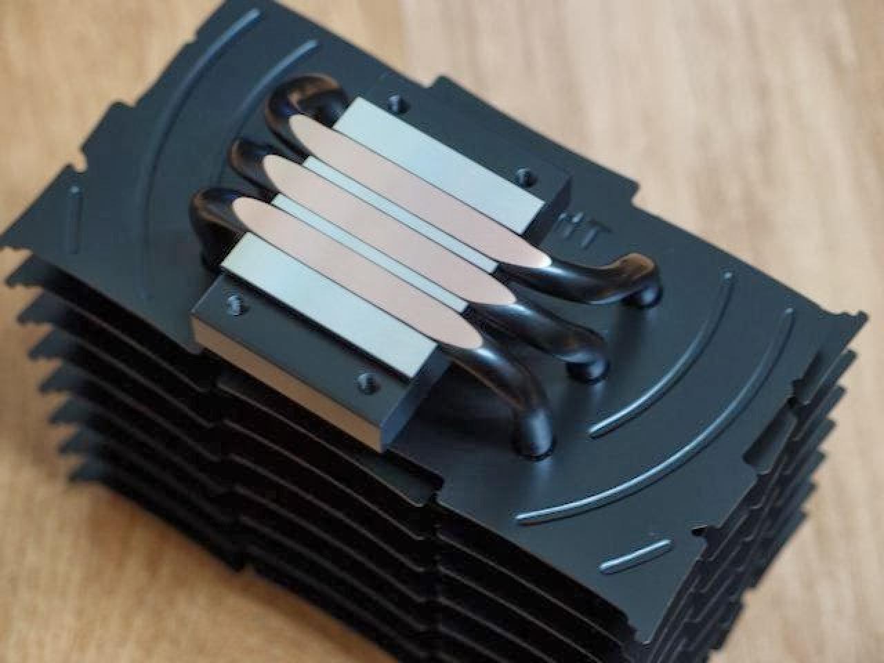[31/12/2013] Der Thermolab GOYO-Kühler kann passiv und mit Lüftern verwendet werden, sofern die CPU maximal 95 Watt verbraucht. (3)