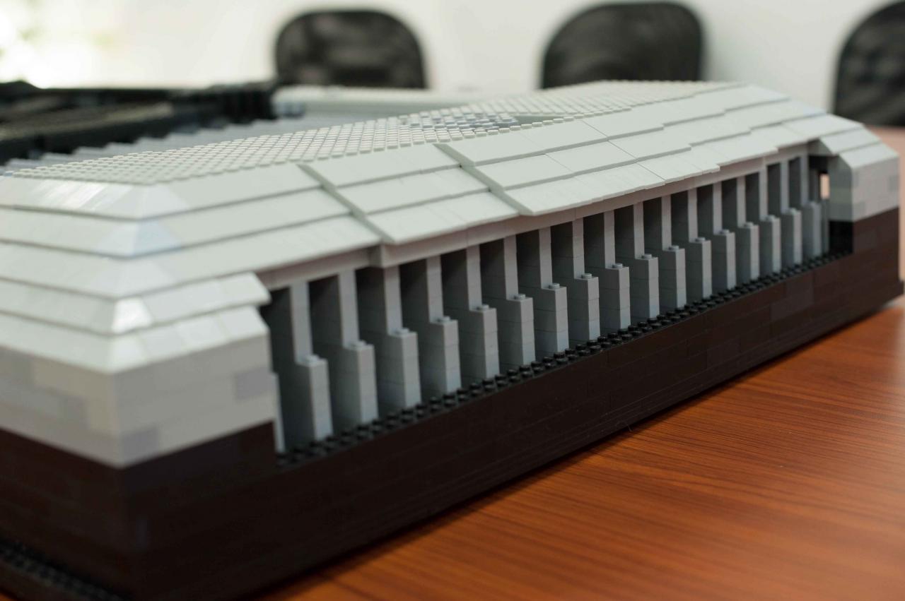 [09/12/2013] Nvidia Geforce GTX 690: 1,75 m hohes Lego-Replikat aus 11.396 Steinen gebaut (4)