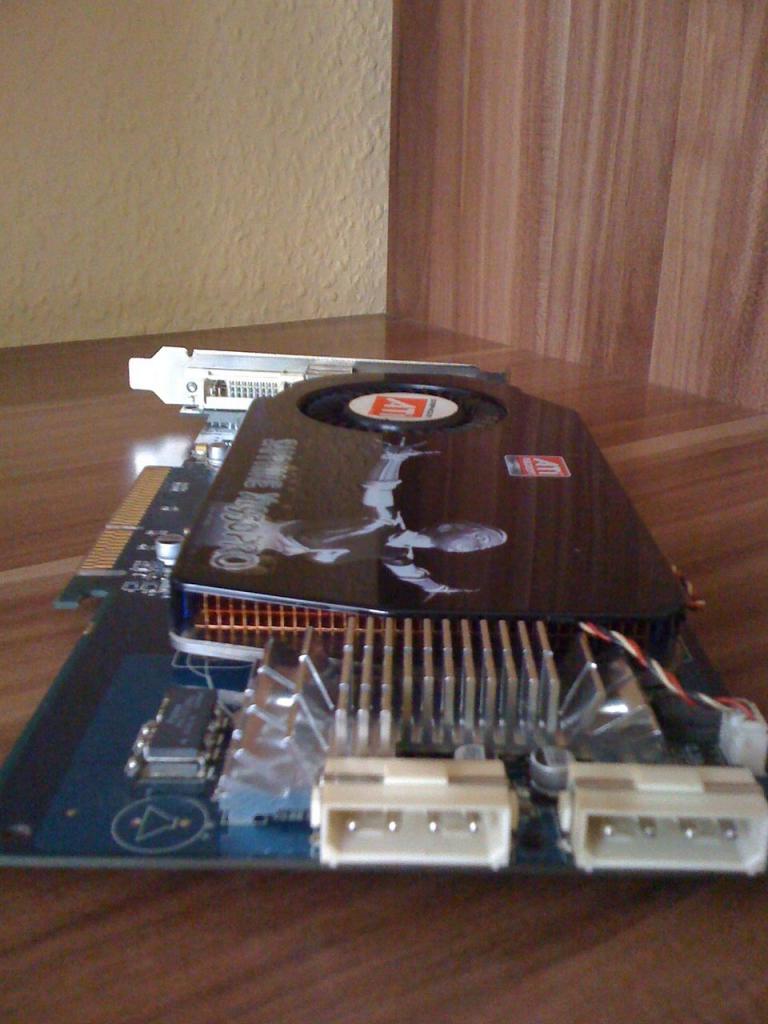 [28/12/2013] Update vom 29.12.: Schönheit mit weißer Platine, selbstgebauter Adapter und Prototyp (22)