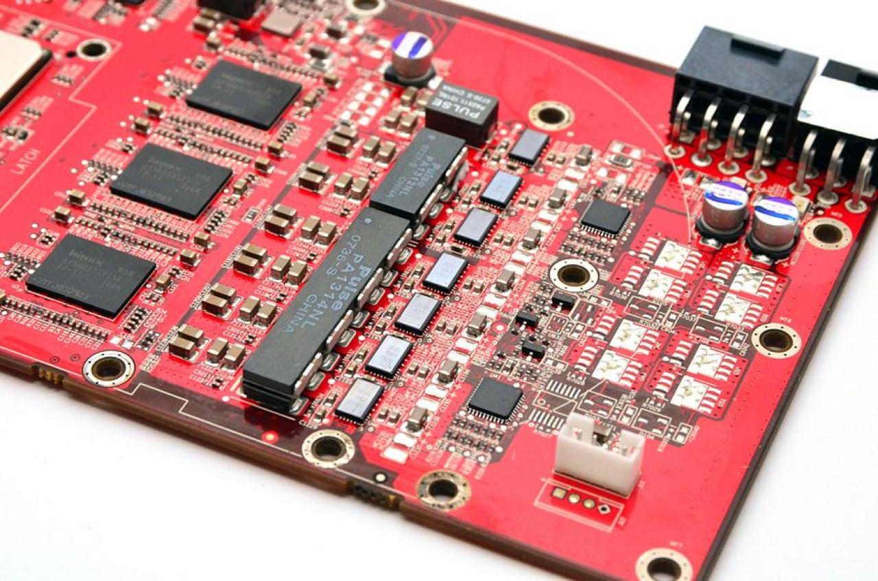 [28/12/2013] Update vom 29.12.: Schönheit mit weißer Platine, selbstgebauter Adapter und Prototyp (37)