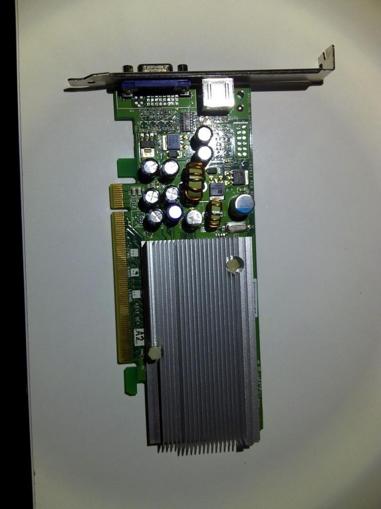 [28/12/2013] Update vom 29.12.: Schönheit mit weißer Platine, selbstgebauter Adapter und Prototyp (49)