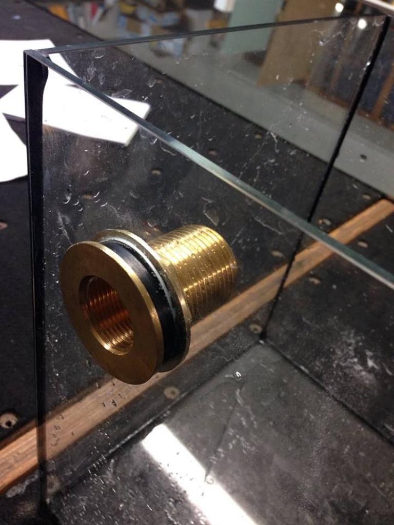 [05/12/2013] Spannendes Kühlungsprojekt gestartet: High-End-Hardware wird in Ölbecken versenkt (8)