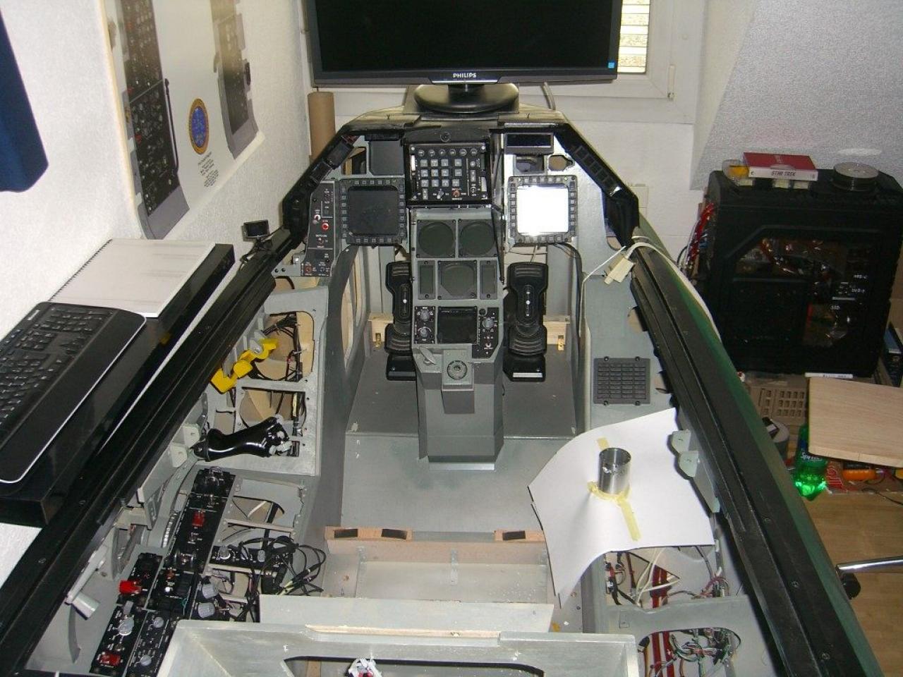 [20/12/2013] Selbst gebautes Jetcockpit im Wohnzimmer: PCGHX-Mitglied kuhprah im Community-Porträt (29)