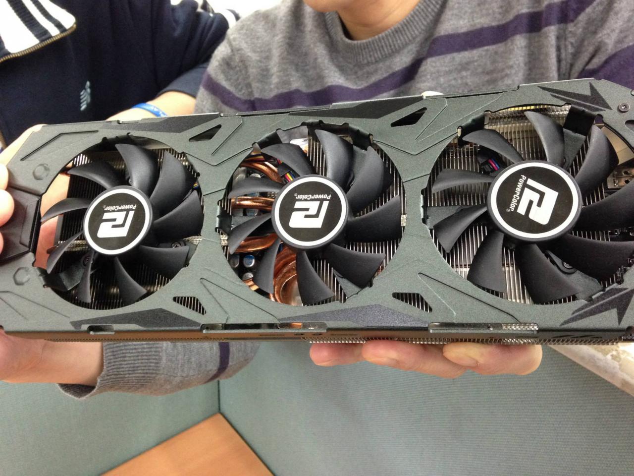 [27/12/2013] Powercolor zeigt die Radeon R9 290X PCS+: Bilder versprechen hohe Kühlleistung. (1)