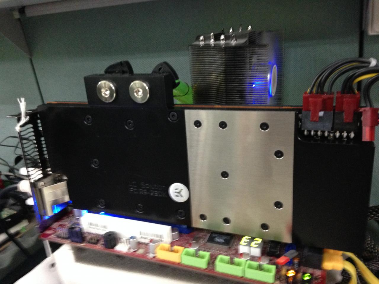 [12/12/2013] Powercolor Radeon R9 290X LCS: Bilder der wassergekühlten Grafikkarte - 