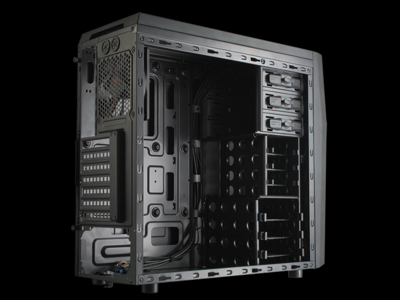 [27/01/2014] Cougar MX300: Midi-Tower mit 