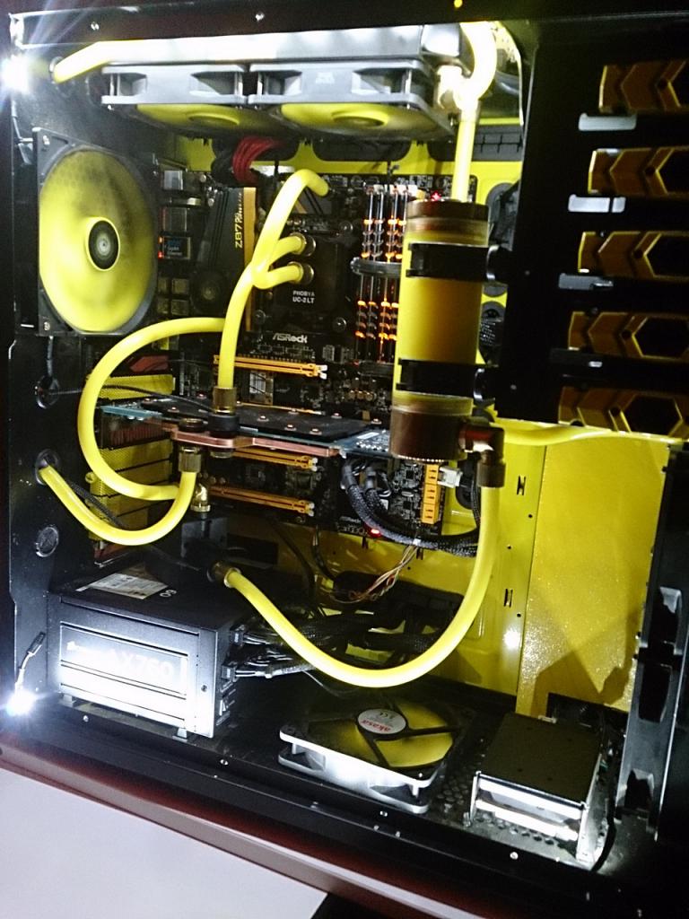 [17/01/2014] Update vom 18.01. mit Wakü-PCs im Schreibtisch (13)