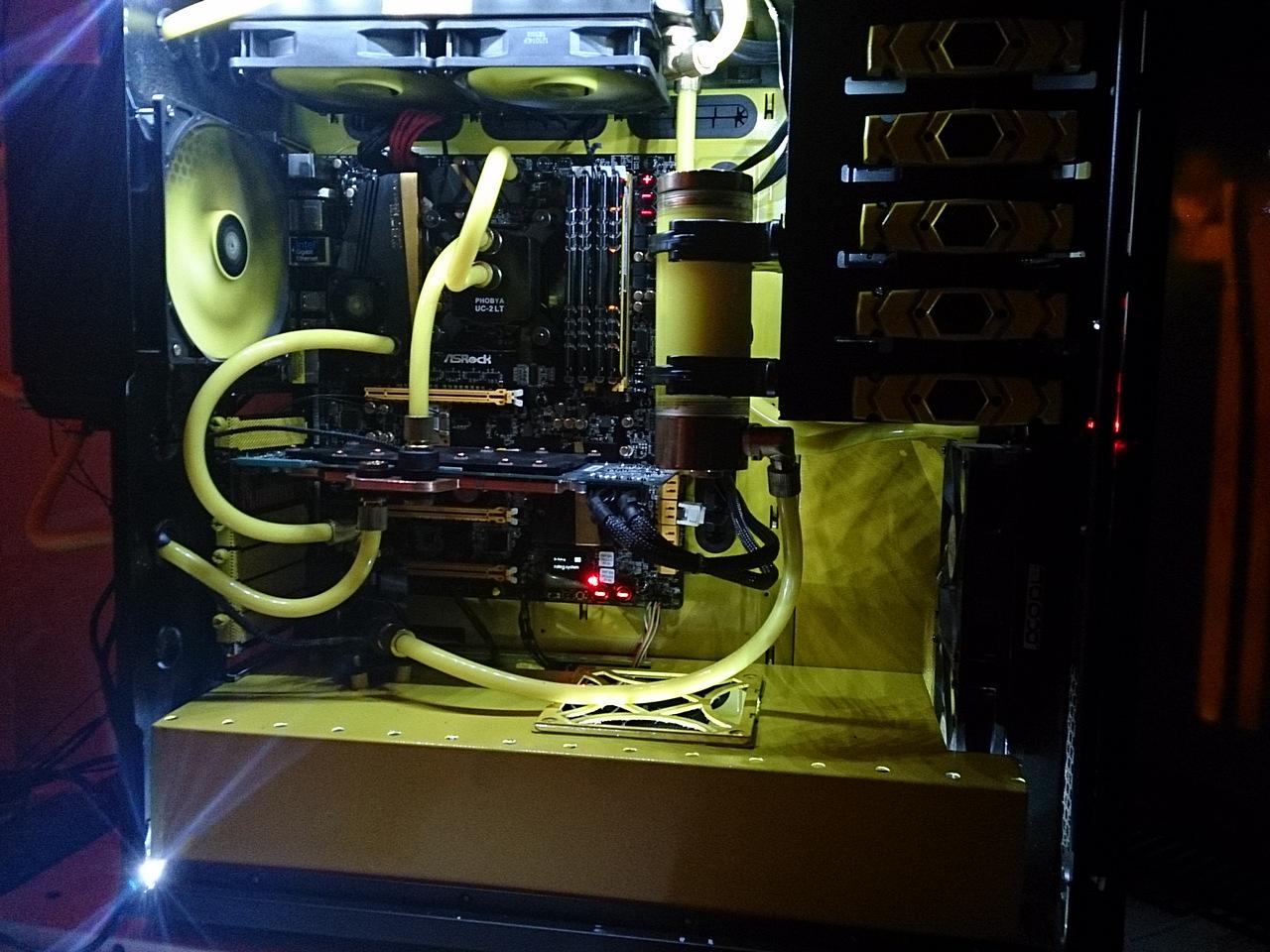 [17/01/2014] Update vom 18.01. mit Wakü-PCs im Schreibtisch (14)