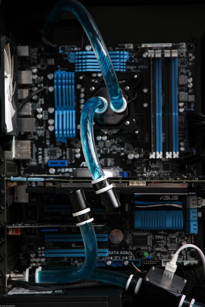 [17/01/2014] Update vom 18.01. mit Wakü-PCs im Schreibtisch (15)