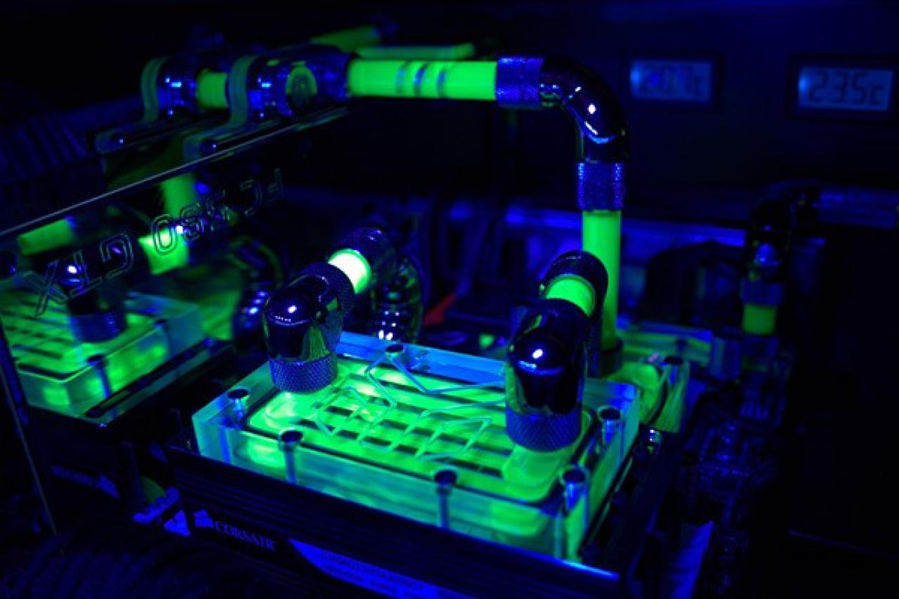 [17/01/2014] Update vom 18.01. mit Wakü-PCs im Schreibtisch (2)