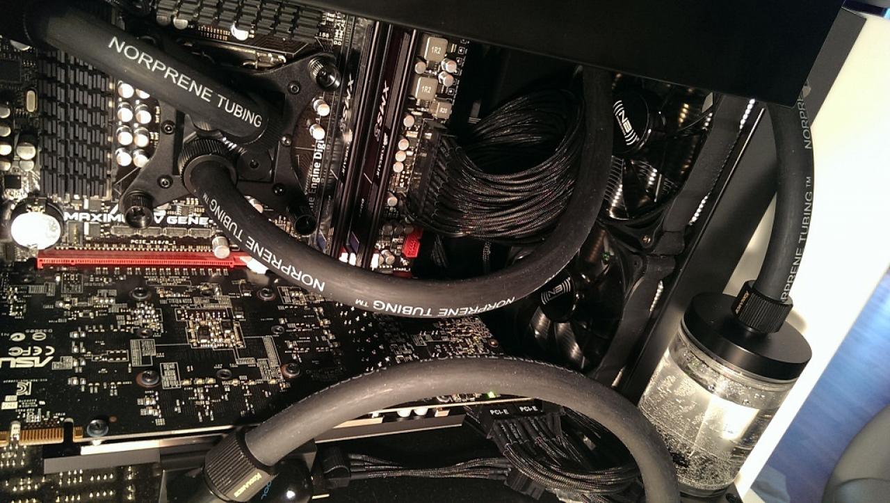 [17/01/2014] Update vom 18.01. mit Wakü-PCs im Schreibtisch (20)