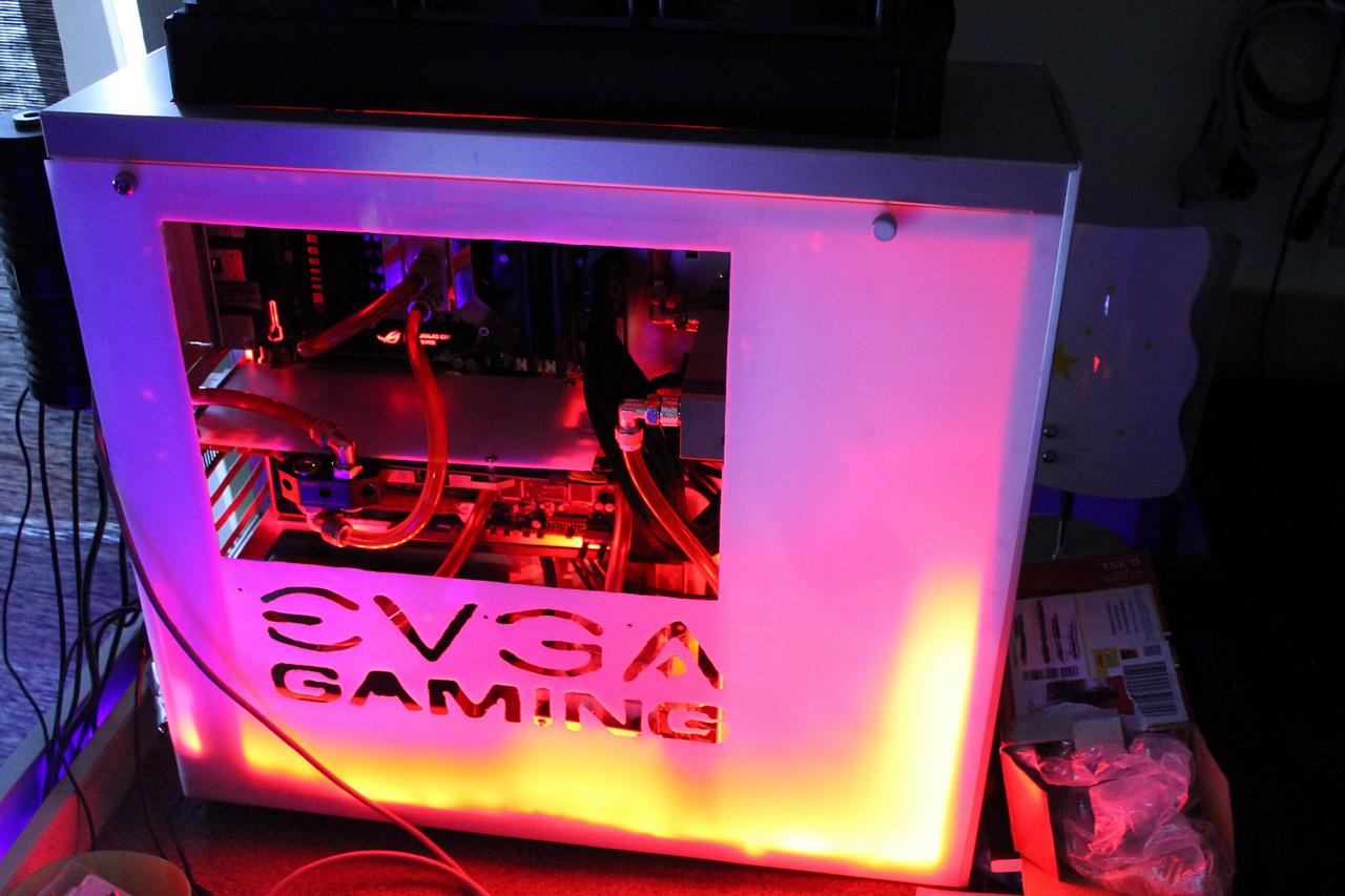 [17/01/2014] Update vom 18.01. mit Wakü-PCs im Schreibtisch (23)