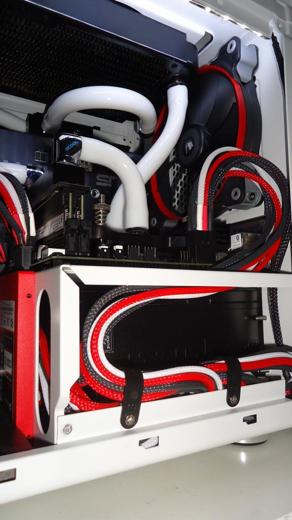 [17/01/2014] Update vom 18.01. mit Wakü-PCs im Schreibtisch (41)