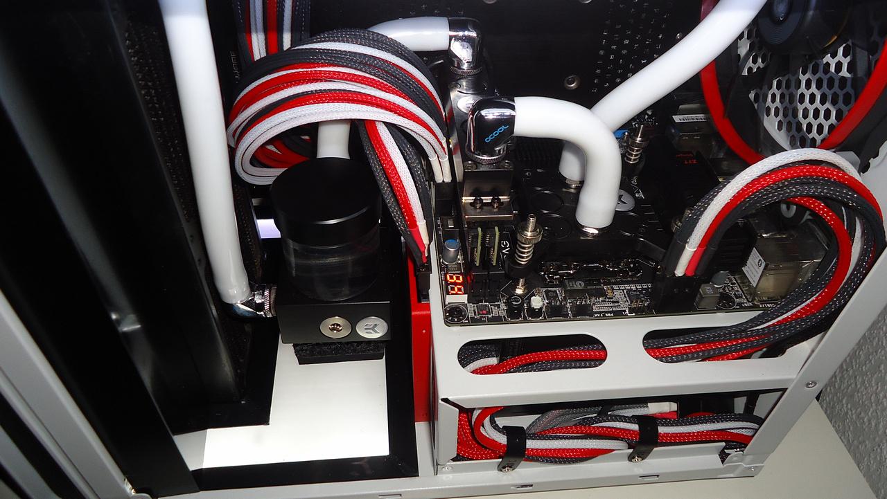 [17/01/2014] Update vom 18.01. mit Wakü-PCs im Schreibtisch (42)