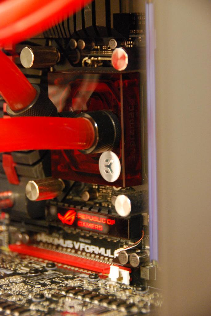 [17/01/2014] Update vom 18.01. mit Wakü-PCs im Schreibtisch (44)