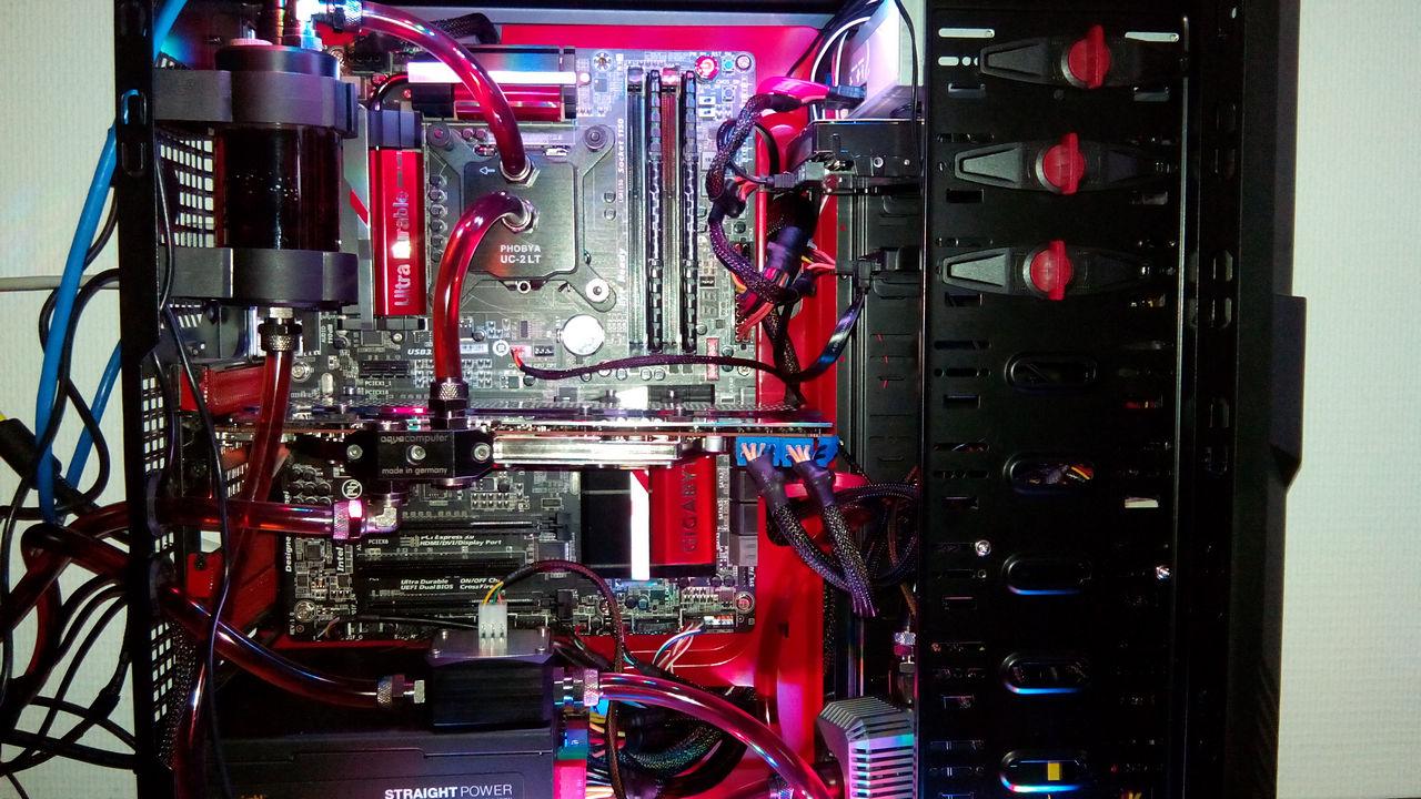 [17/01/2014] Update vom 18.01. mit Wakü-PCs im Schreibtisch (45)