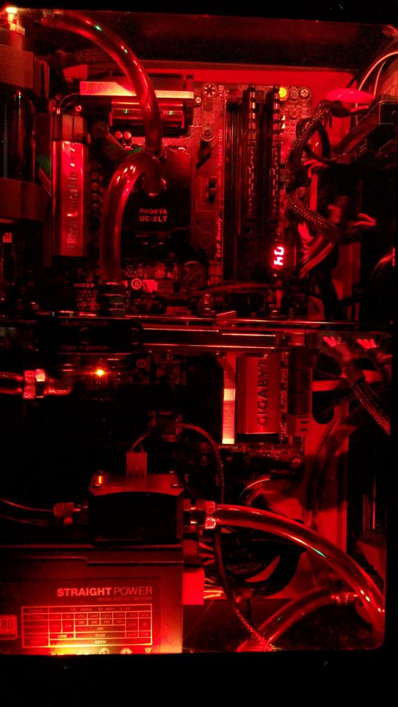 [17/01/2014] Update vom 18.01. mit Wakü-PCs im Schreibtisch (46)
