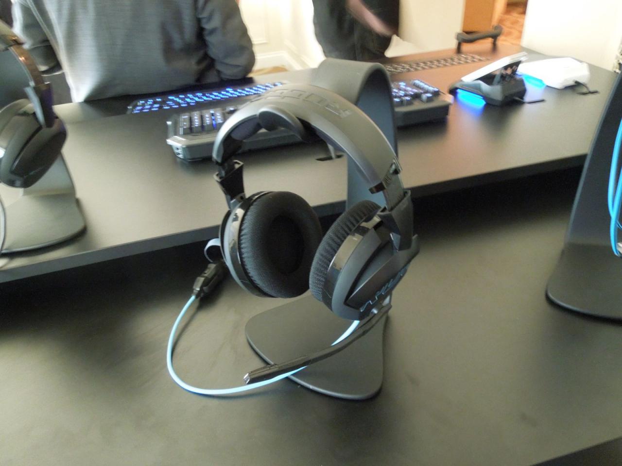 [09/01/2014] Roccat mit zwei neuen Kave XTD-Headsets auf der CES (7)
