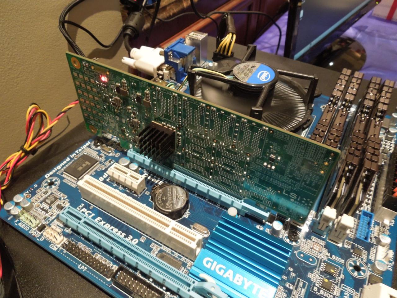 [10/01/2014] Adata zeigt erstes Sandforce SF-3700-Sample in Aktion (2)