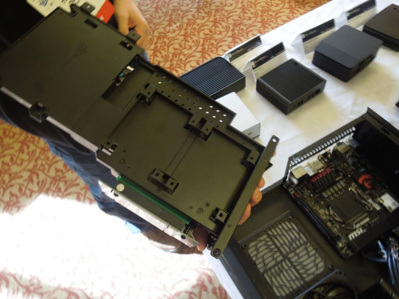 [10/01/2014] Das Steambox-Gehäuse Silverstone RVZ01 im Detail (6)