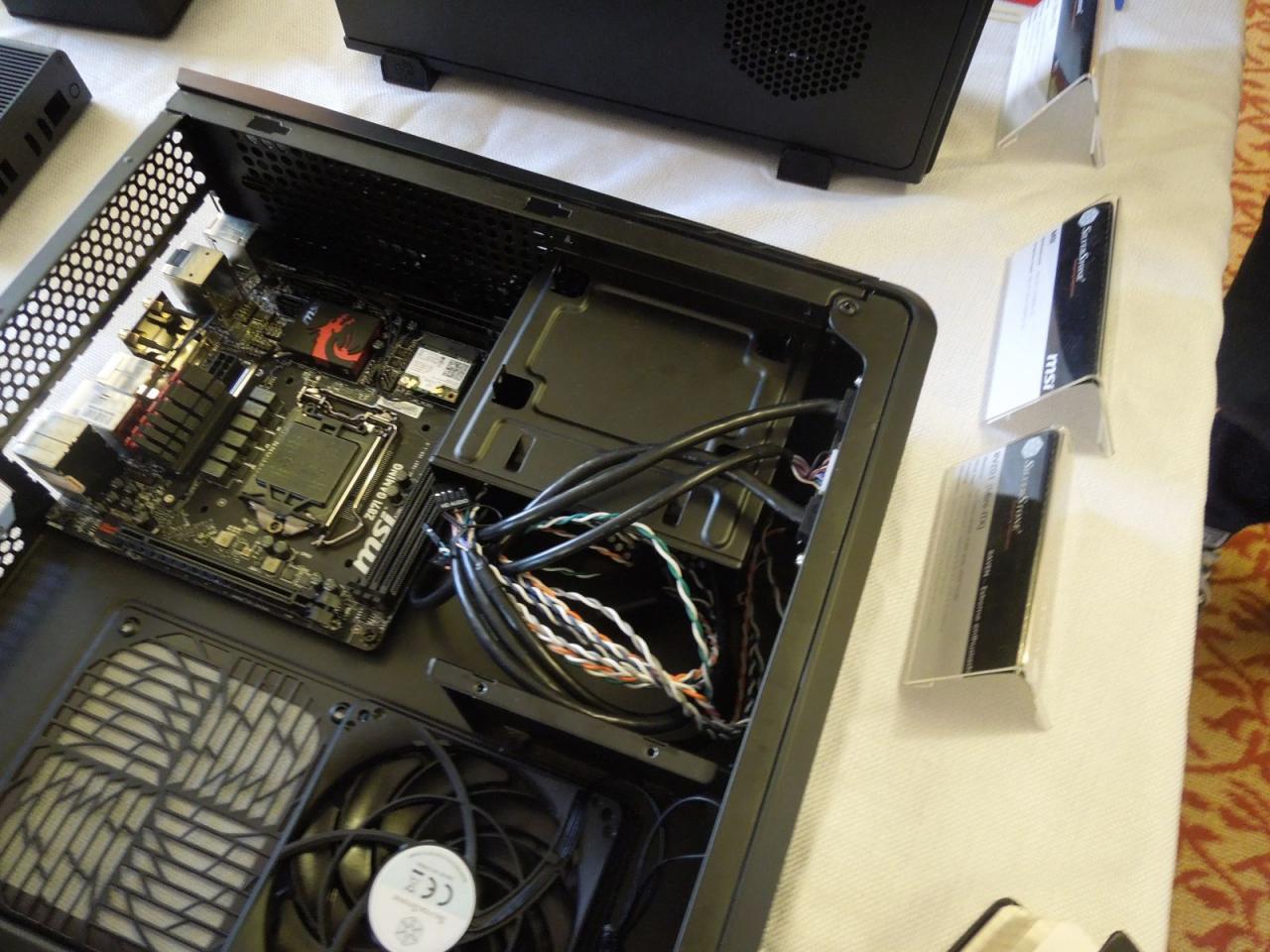 [10/01/2014] Das Steambox-Gehäuse Silverstone RVZ01 im Detail (7)