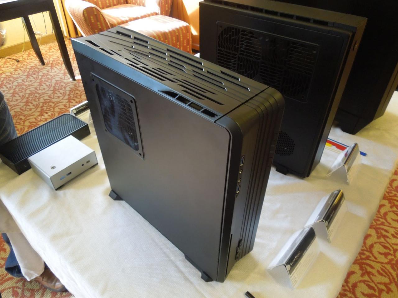 [10/01/2014] Das Steambox-Gehäuse Silverstone RVZ01 im Detail (8)