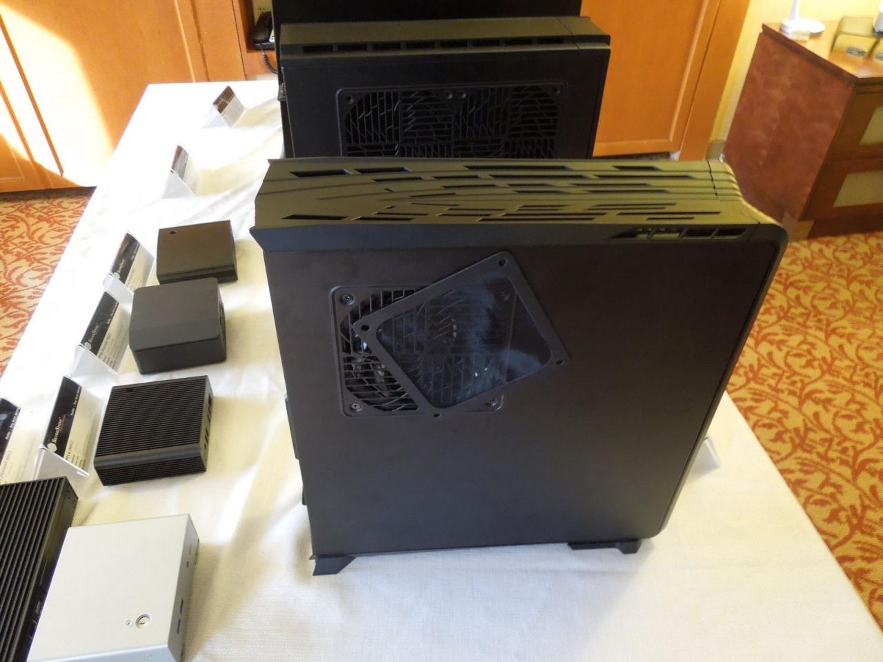 [10/01/2014] Das Steambox-Gehäuse Silverstone RVZ01 im Detail (10)