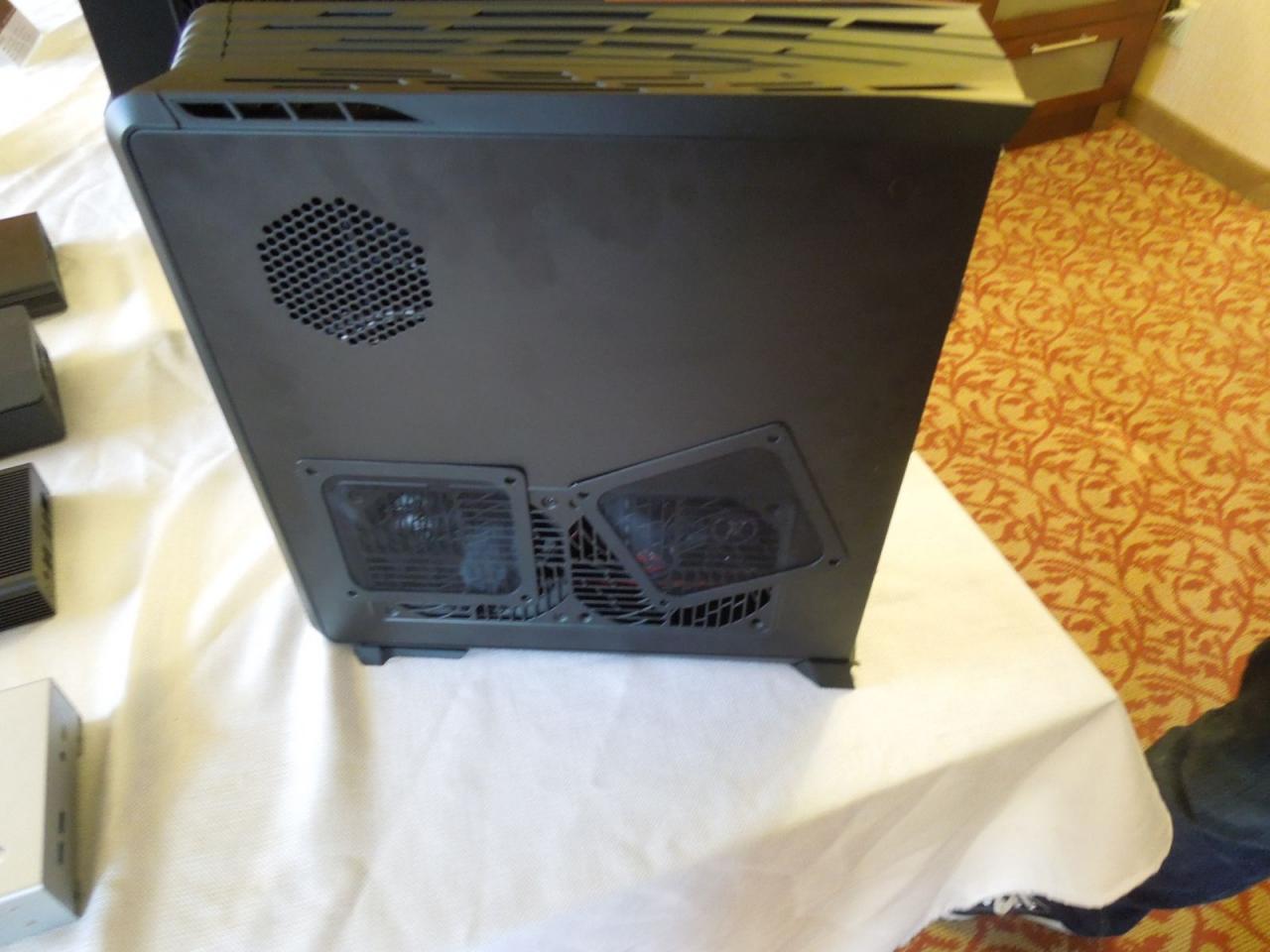 [10/01/2014] Das Steambox-Gehäuse Silverstone RVZ01 im Detail (11)