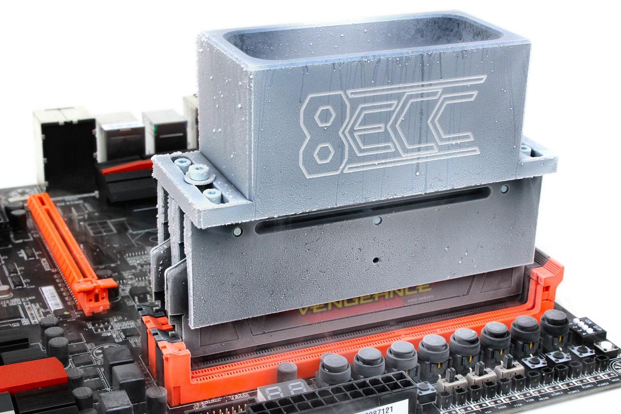[25/02/2014] 8ECC Cryoclamp: RAM-Kühler für Extremübertakter - vorgestellt in frostigen Bildern (4)